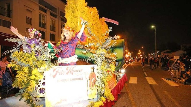 Fête du Mimosa : Parade nocturne au centre-ville